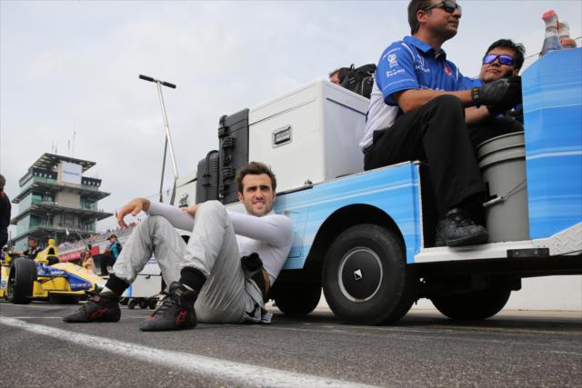 Tristan Vautier relaxes in pit lane -- Photo by: Chris Jones