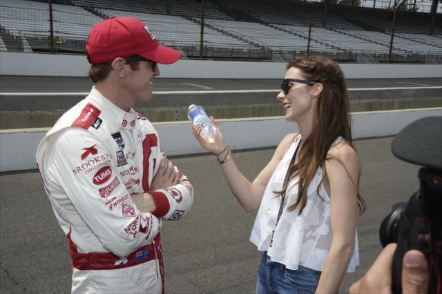 Scott Dixon with his wife Emma -- Photo by: Jim Haines