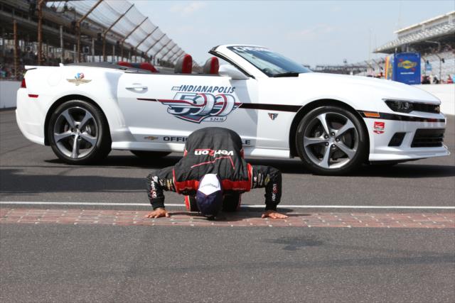 Juan Pablo Montoya kisses bricks after winning the Indy 500 -- Photo by: Chris Jones