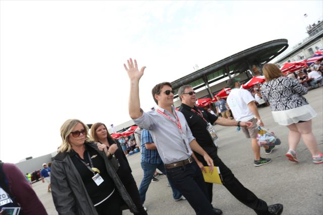 Jeff Gordon arrives at IMS -- Photo by: Tim Holle