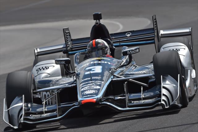 Helio Castroneves qualifying for the Angie's List Grand Prix of Indianapolis. -- Photo by: John Cote