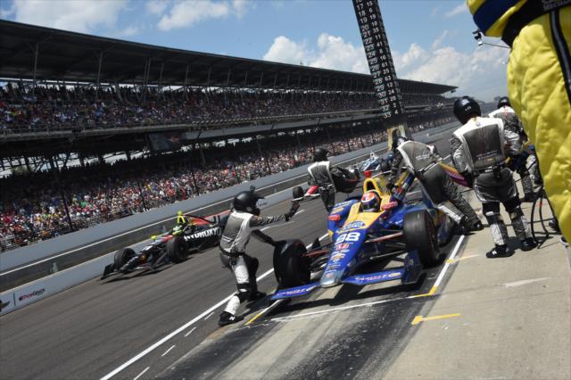 Alexander Rossi in the pit box during the Indianapolis 500. -- Photo by: Jim Haines