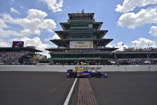 Alexander Rossi crosses the yard of bricks during the 100th Indianapolis 500 -- Photo by: Walter Kuhn