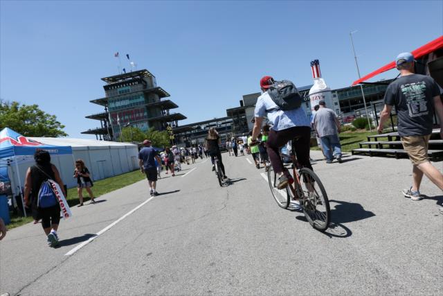 Indianapolis Colts Quarterback, Andrew Luck arrives to IMS to give the command for the INDYCAR Grand Prix -- Photo by: Joe Skibinski