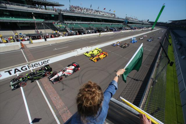 Alicia Silverstone waves the green flag for the INDYCAR Grand Prix -- Photo by: Joe Skibinski