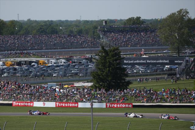 Crowd shot of INDYCAR GP -- Photo by: Joe Skibinski