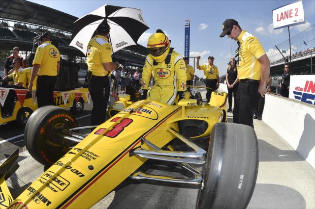 Helio Castroneves slides into his No. 3 Pennzoil Chevrolet on pit lane prior to his qualification attempt for the 102nd Indianapolis 500 at the Indianapolis Motor Speedway -- Photo by: Chris Owens