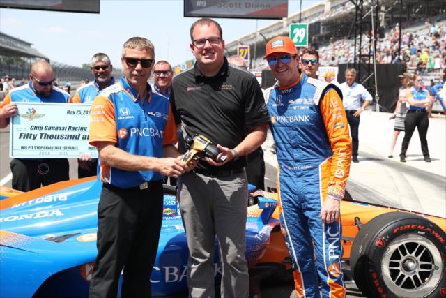 BLair Julian and Scott Dixon accept the golden airgun after winning the 2018 pit stop competition on Miller Lite Carb Day at the Indianapolis Motor Speedway -- Photo by: Chris Jones