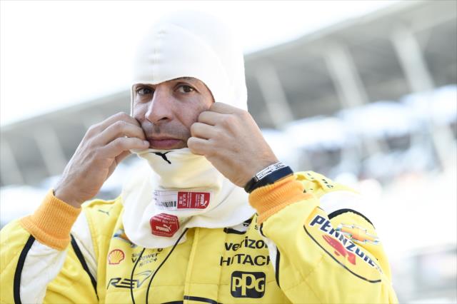 Helio Castroneves adjusts his balaclava on pit lane prior to the final practice for the 102nd Indianapolis 500 at the Indianapolis Motor Speedway -- Photo by: Chris Owens