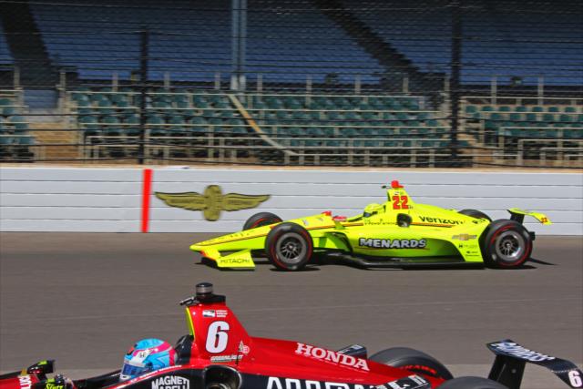 Simon Pagenaud sets up for Turn 1 during the final practice on Miller Lite Carb Day at the Indianapolis Motor Speedway -- Photo by: Mike Harding