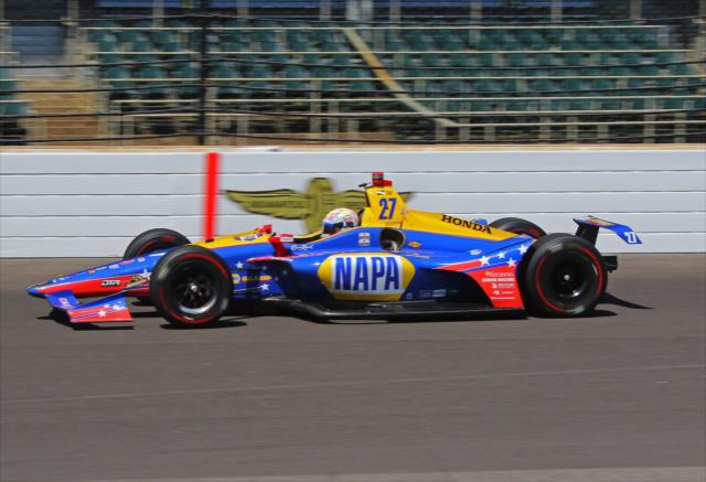 Alexander Rossi sets up for Turn 1 during the final practice on Miller Lite Carb Day at the Indianapolis Motor Speedway -- Photo by: Mike Harding