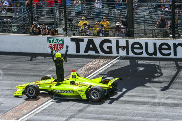 Pagenaud and Rossi battling in the final laps of the 103rd Indianapolis 500 -- Photo by: Doug Mathews