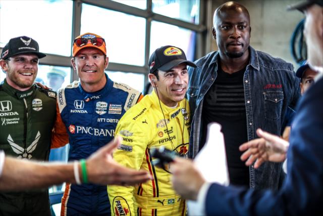 Conor Daly, Scott Dixon and Helio Castroneves meet with Grand Marshal Akbar Gbajabiamila -- Photo by: Shawn Gritzmacher
