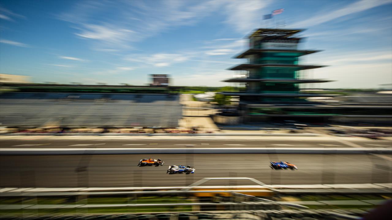 Scott Dixon leads a line of cars during Indianapolis 500 Miller Lite Carb Day at the Indianapolis Motor Speedway Friday, August 21, 2020 -- Photo by: Karl Zemlin