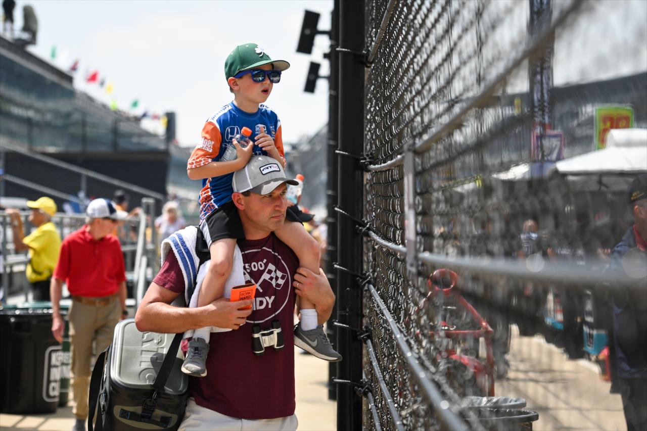 Fans - Indianapolis 500 Practice - By: James Black -- Photo by: James  Black