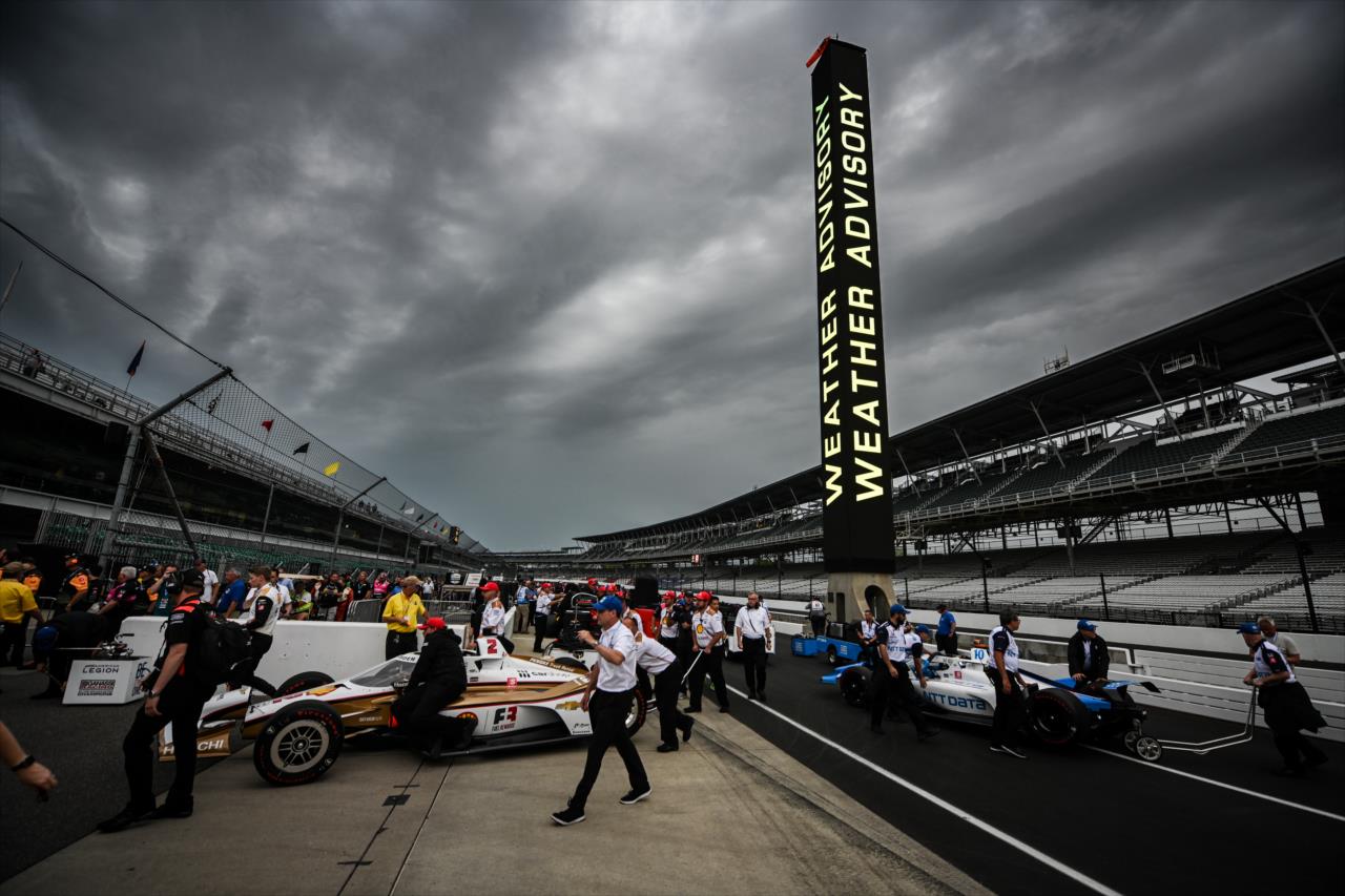 The Pylon lights up with a weather advisory during qualifying - PPG Presents Armed Forces Qualifying - By: James Black -- Photo by: James  Black
