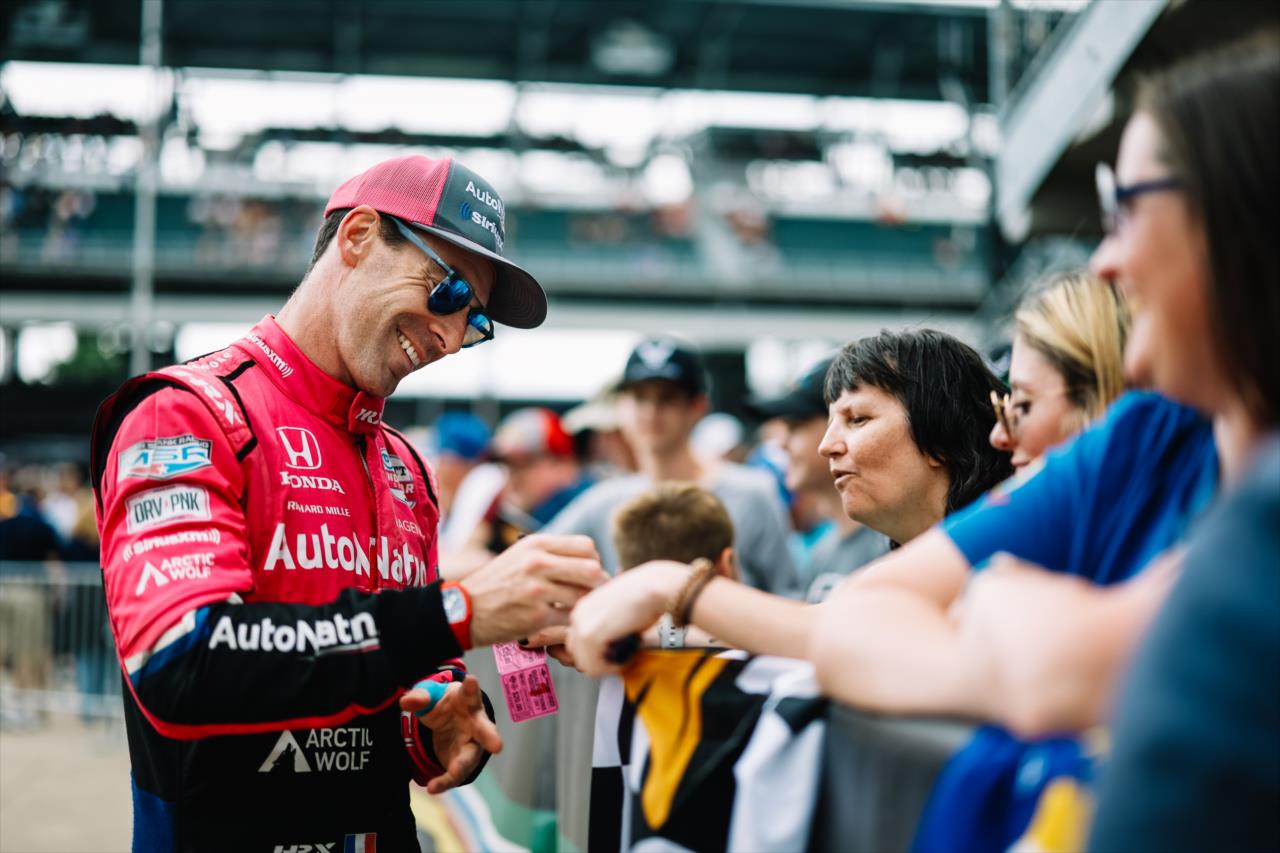 Simon Pagenaud signs and autograph for a fan - PPG Presents Armed Forces Qualifying - By: Joe Skibinski -- Photo by: Joe Skibinski