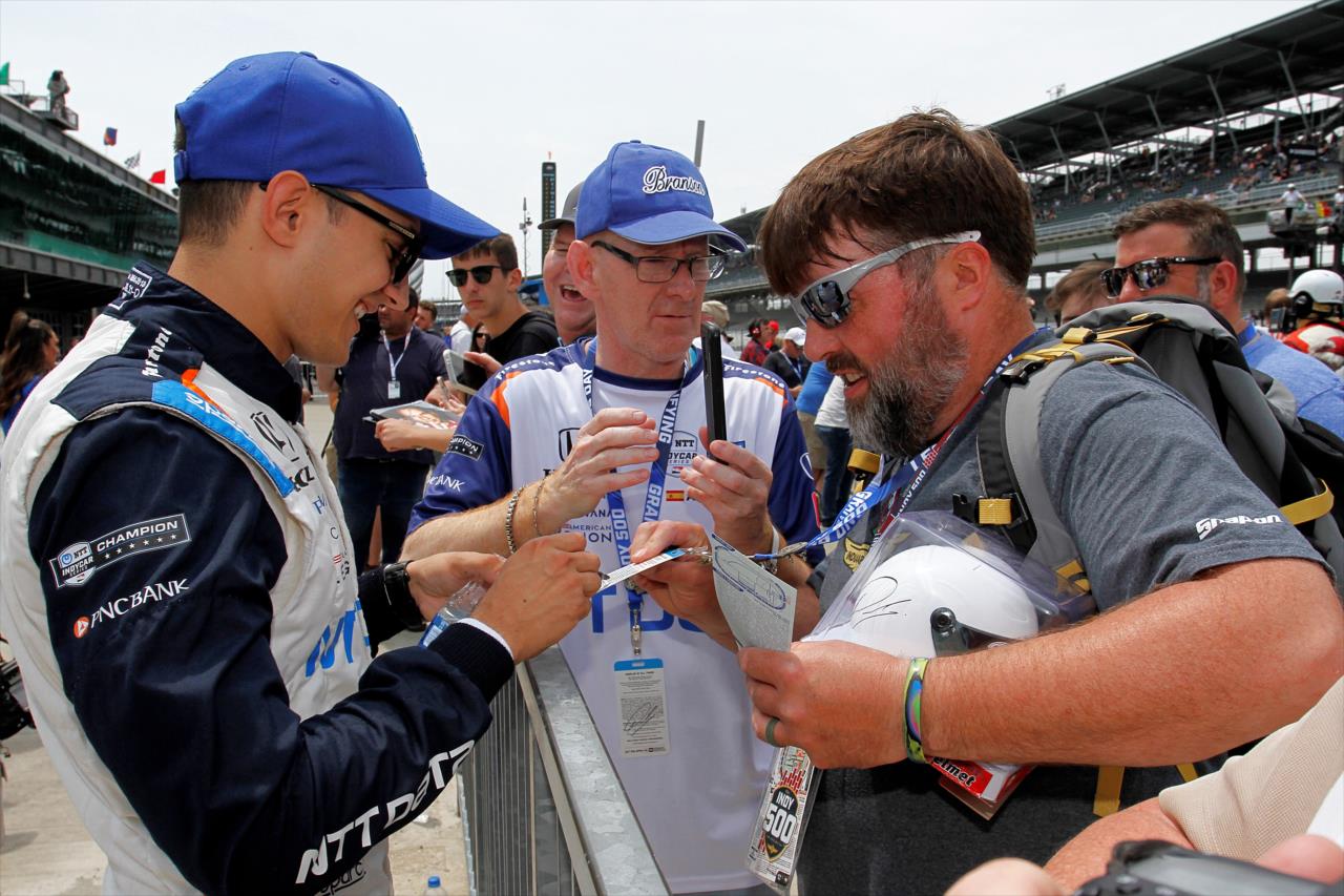 Alex Palou signing an autograph for a fan - PPG Presents Armed Forces Qualifying - By: Paul Hurley -- Photo by: Paul Hurley