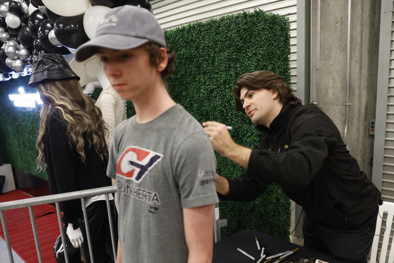 Colton Herta and fan at Indy 500 - 100 Days Out Fan Party - By: Chris Jones -- Photo by: Chris Jones