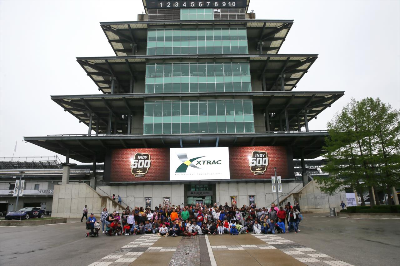 Doug Boles and school kids - Indianapolis 500 Practice - By: Chris Jones -- Photo by: Chris Jones