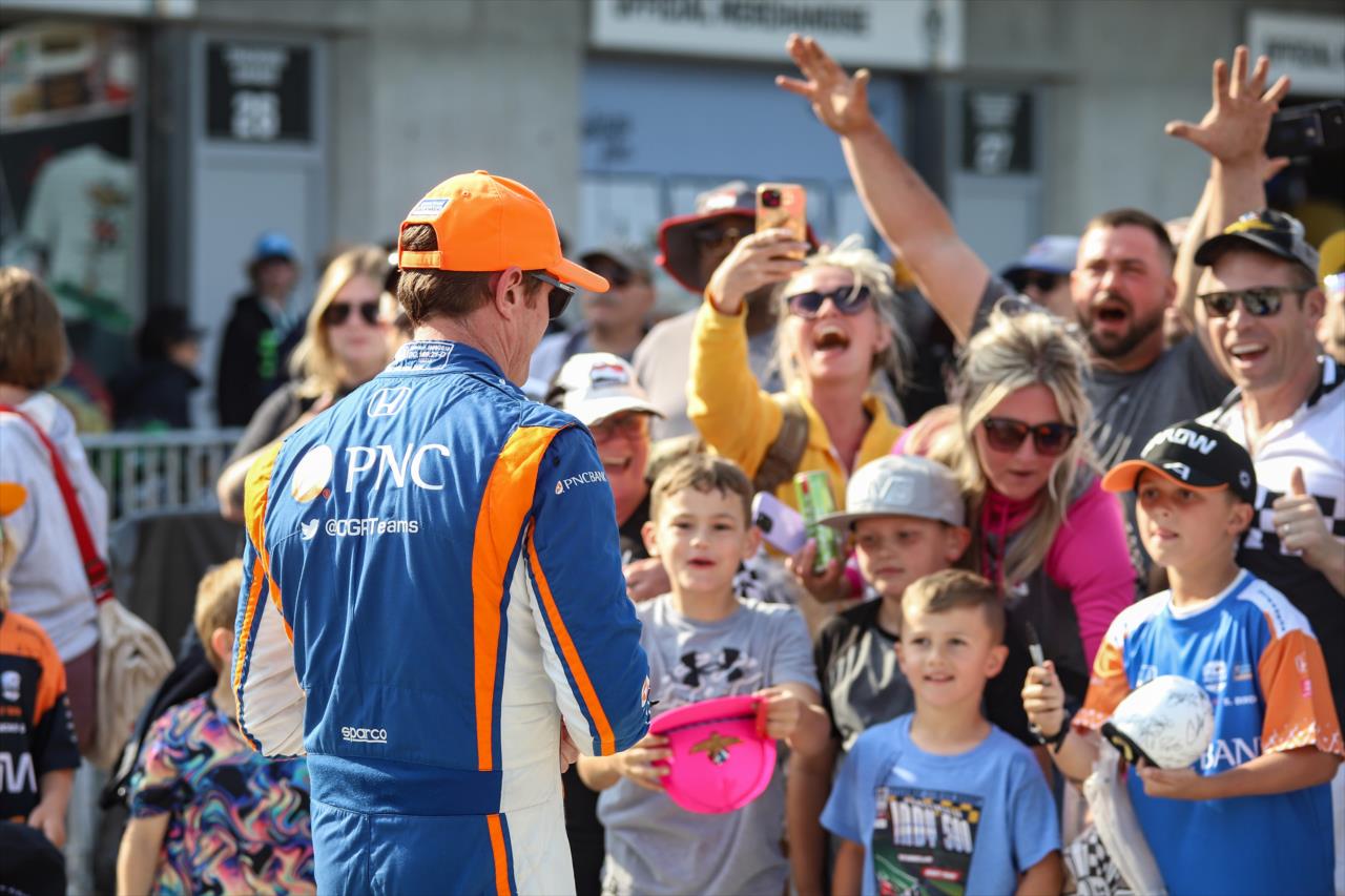 Scott Dixon signs autographs - Indianapolis 500 Qualifying Day 1 - By: Aaron Skillman -- Photo by: Aaron Skillman