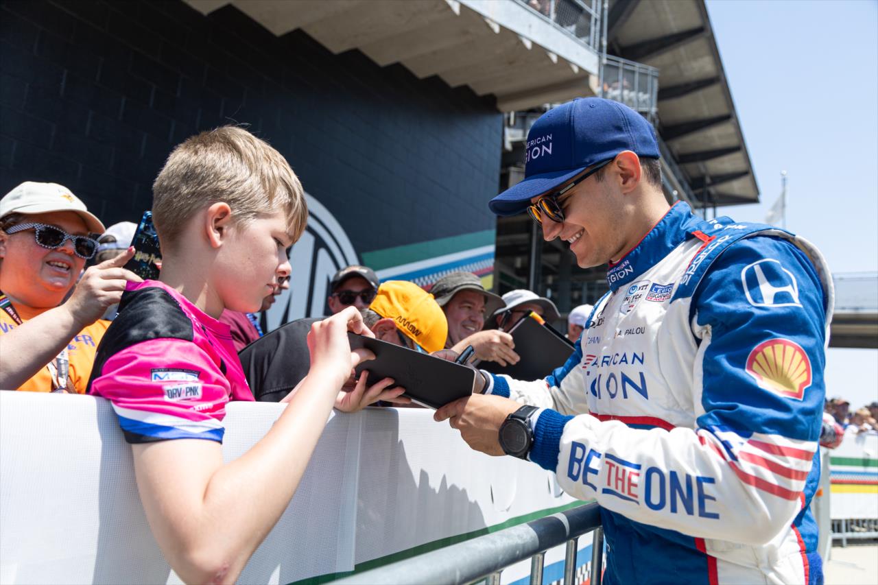 Alex Palou signs an autograph - Indianapolis 500 Qualifying Day 1 - By: Travis Hinkle -- Photo by: Travis Hinkle