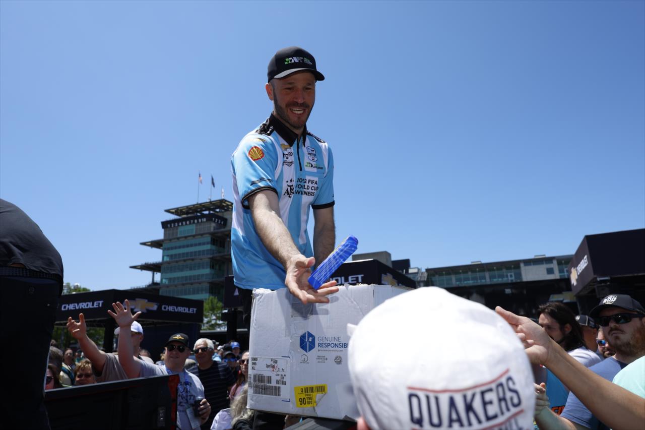 Agustin Canapino passes out ice cream - Miller Lite Carb Day - By: Chris Jones -- Photo by: Chris Jones