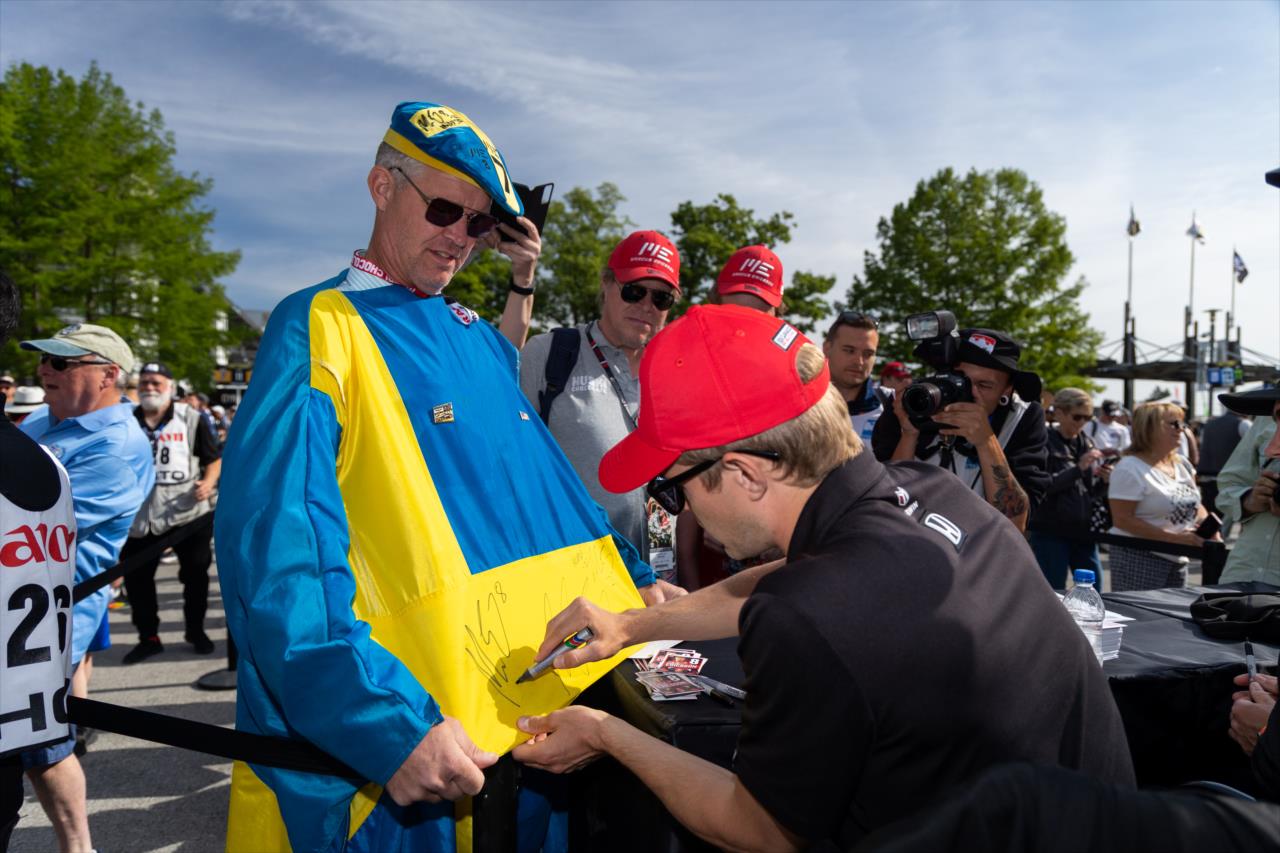 Marcus Ericsson - Legends Day by Firestone Autograph Session - By: Travis Hinkle -- Photo by: Travis Hinkle