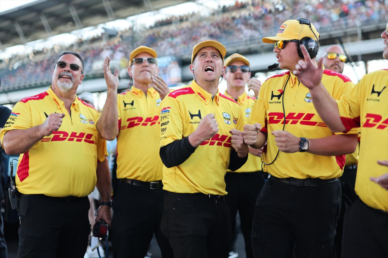Alex Palou team members - PPG Armed Forces Qualifying Pole Day - By: Chris Owens -- Photo by: Chris Owens