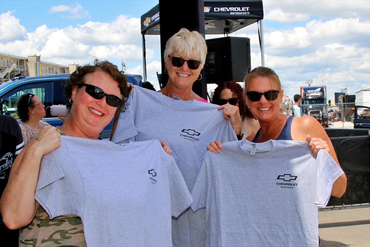Fans - Gallagher Grand Prix - By: Lisa Hurley -- Photo by: Lisa Hurley