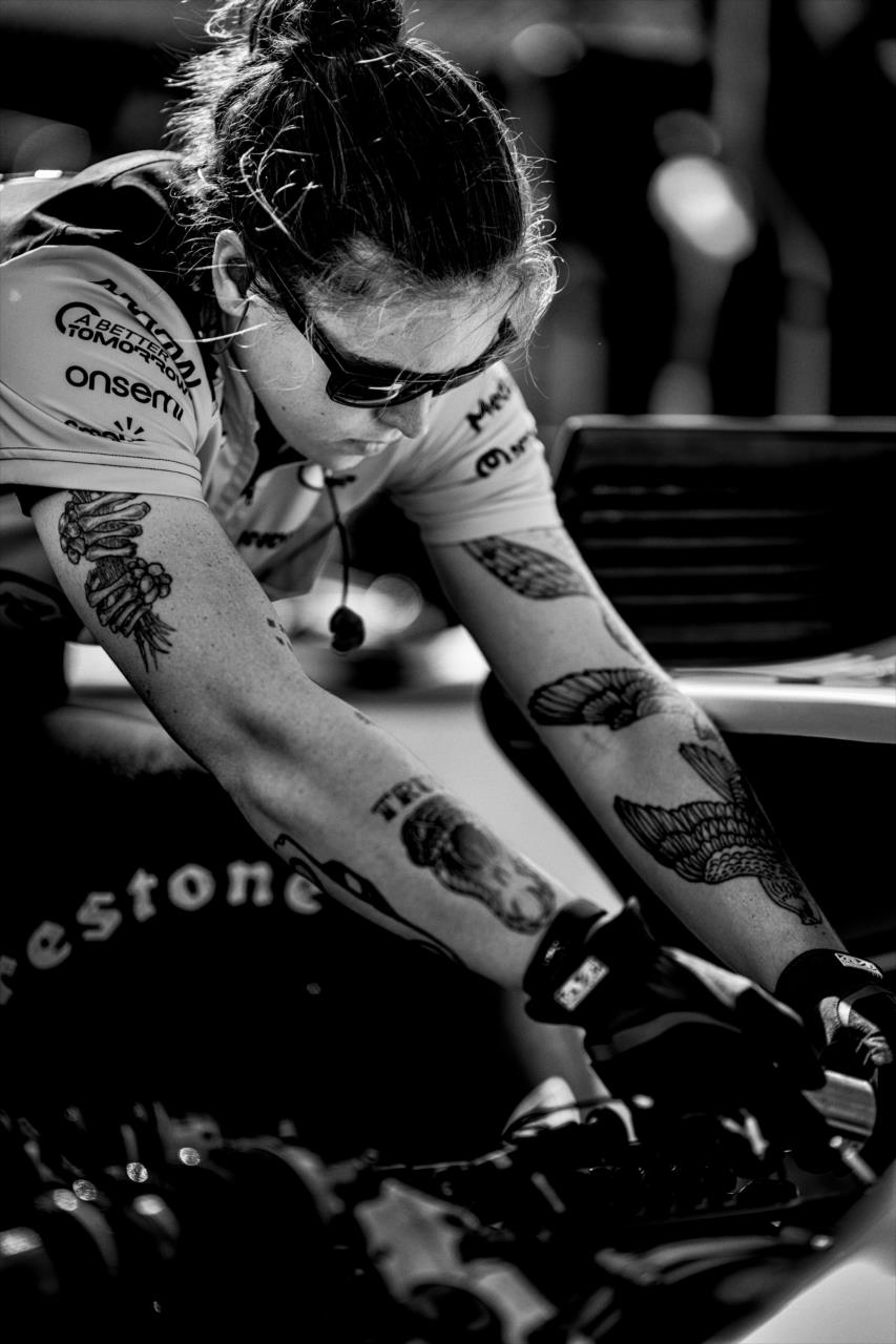 Arrow McLaren crew member - GMR Grand Prix - By: Karl Zemlin -- Photo by: Karl Zemlin
