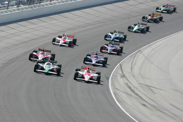 Start of Delphi Indy 300 at Chicagoland Speedway -- Photo by: Ron McQueeney