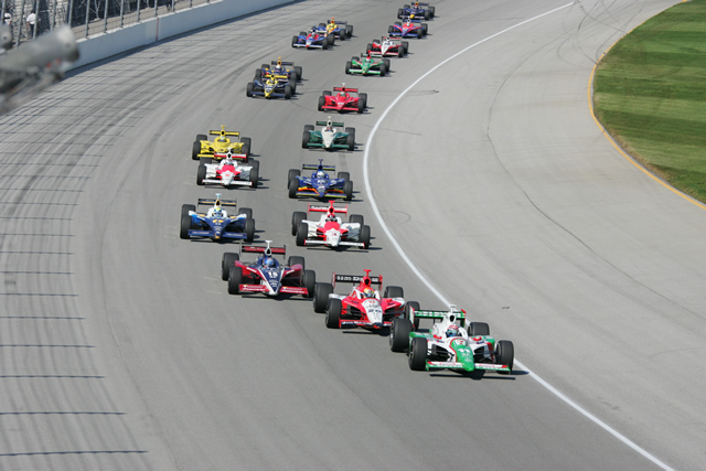 Race action during the Delphi Indy 300. -- Photo by: Ron McQueeney