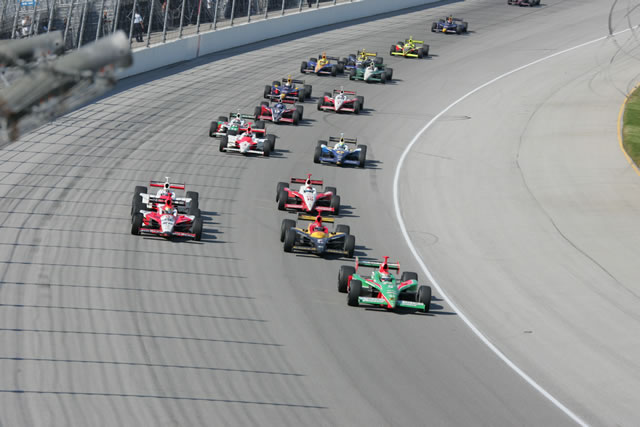 Early race action in the Delphi Indy 300 at Chicagoland Speedway -- Photo by: Ron McQueeney