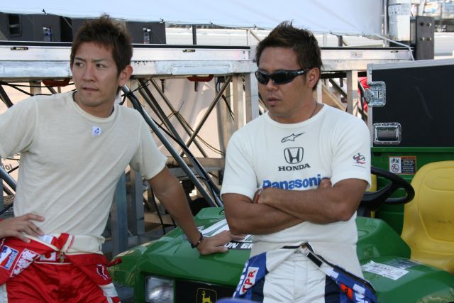 Super Aguri Panther Racing teammates Hideki Mutoh and Kosuke Matsuura chat during pre-race preparations. -- Photo by: Chris Jones