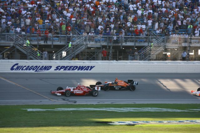 Scott Dixon and Dario Franchitti battle for the lead at Chicagoland. -- Photo by: Jim Haines