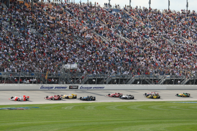 The green flag drops to start the PEAK Antifreeze & Motor Oil Indy 300 at Chicagoland Speedway. -- Photo by: Dana Garrett