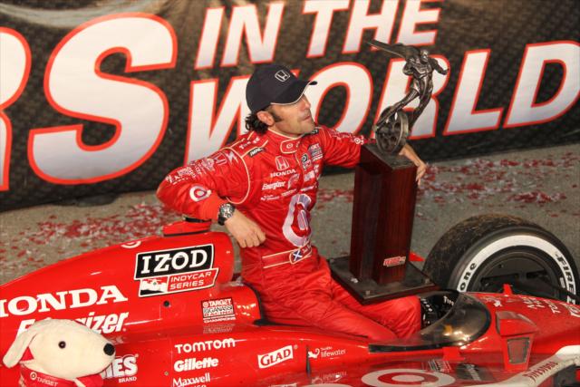 Dario Franchitti with his new trophy. -- Photo by: Ron McQueeney