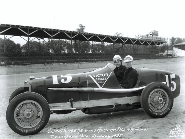 Cliff Bergere in the #15 Victor Gasket Special (Rigling/Buick) at the Indianapolis Motor Speedway in 1935 -- Photo by: No Photographer