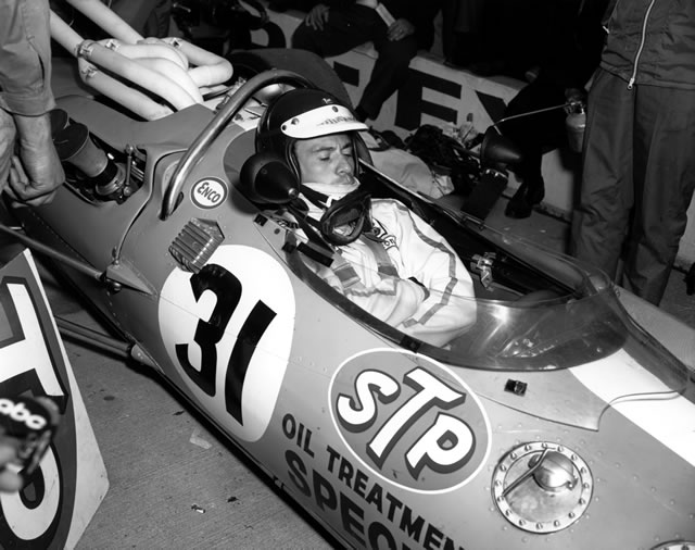 Jim Clark, #31, STP Oil Treatment, Lotus, Ford -- Photo by: No Photographer