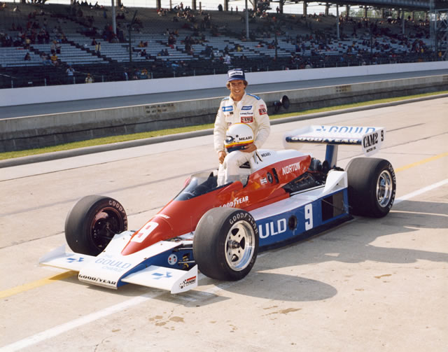 Rick Mears, primo campione CART e vincitore della Indy500 1979 alla guida della Penske PC6. indycar.com