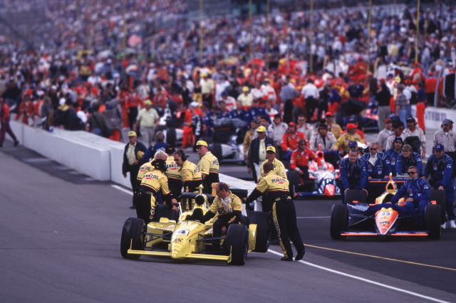 Scott Goodyear's #4, Pennzoil Panther Dallara, Dallara, Oldsmobile is pushed to the starting grid. -- Photo by: No Photographer