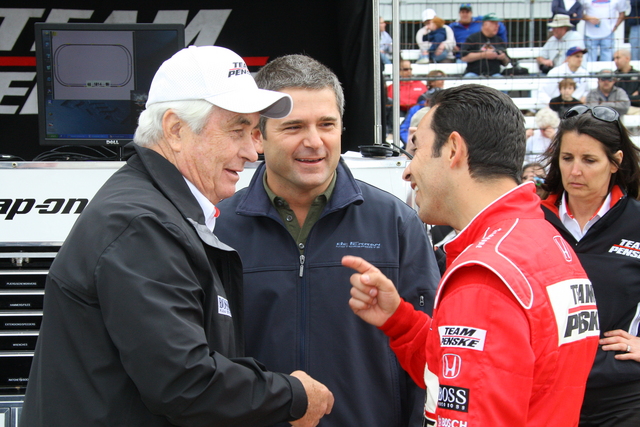 Roger Penske, left, and Gil de Ferran chat with Helio Castroneves after his run for the pole. -- Photo by: Shawn Payne