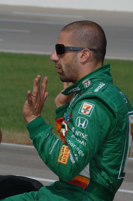 Tony Kanaan talks with crew after final practice. -- Photo by: Jim Haines