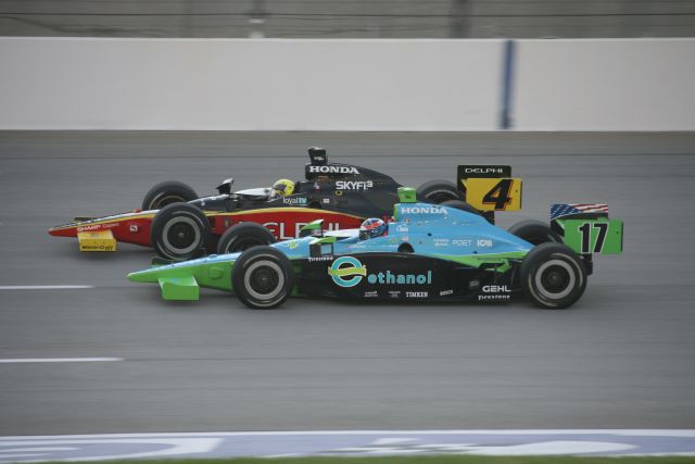Ryan Hunter-Reay and Vitor Meira on track at the Kentucky Speedway on race day. -- Photo by: Dana Garrett