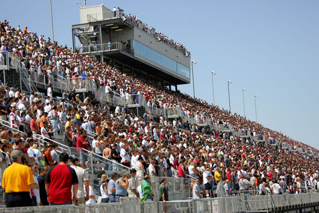 Milwaukee crowd stands before start of race -- Photo by: Ron McQueeney