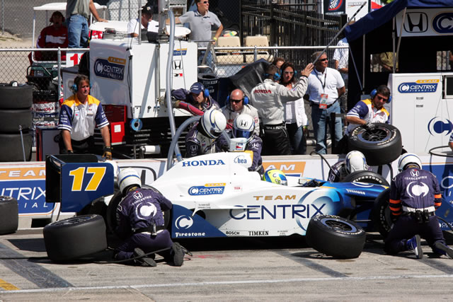 Rahal-Letterman Racing driver Vitor Meira during pitstop -- Photo by: Ron McQueeney