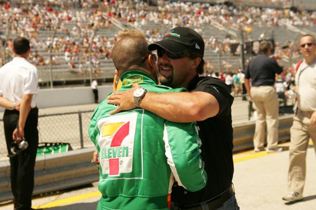 Michael Andretti gives Tony Kanaan a hug during pre-race. -- Photo by: Michael Voorhees