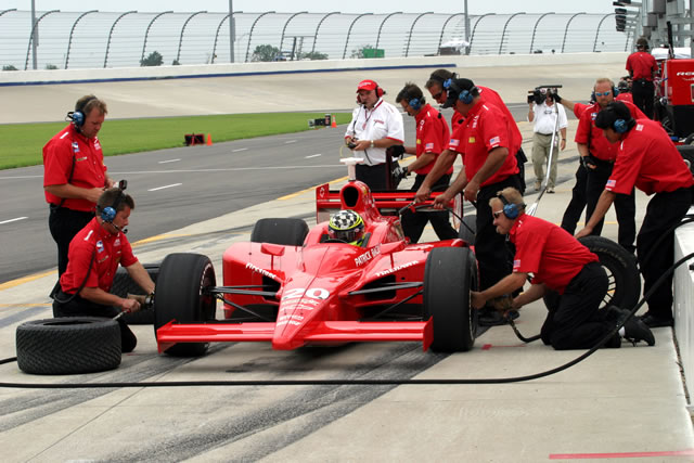 #20 Pat Patrick driver Jaques Lazier and crew at work -- Photo by: Chris Jones
