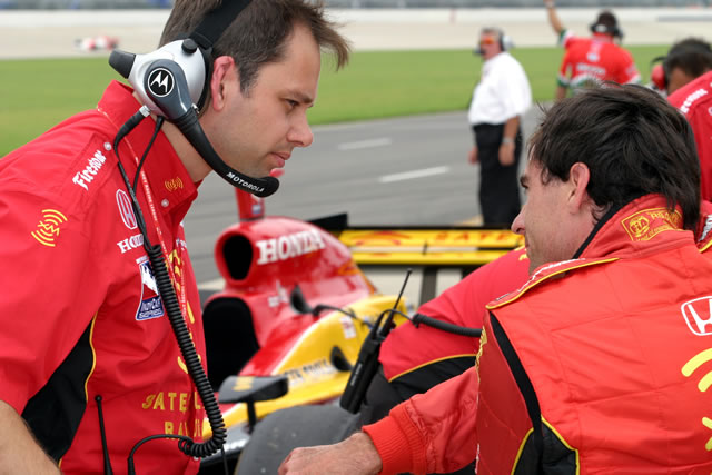 #7 Andretti Green Racing driver Bryan Herta in conference with crew -- Photo by: Chris Jones
